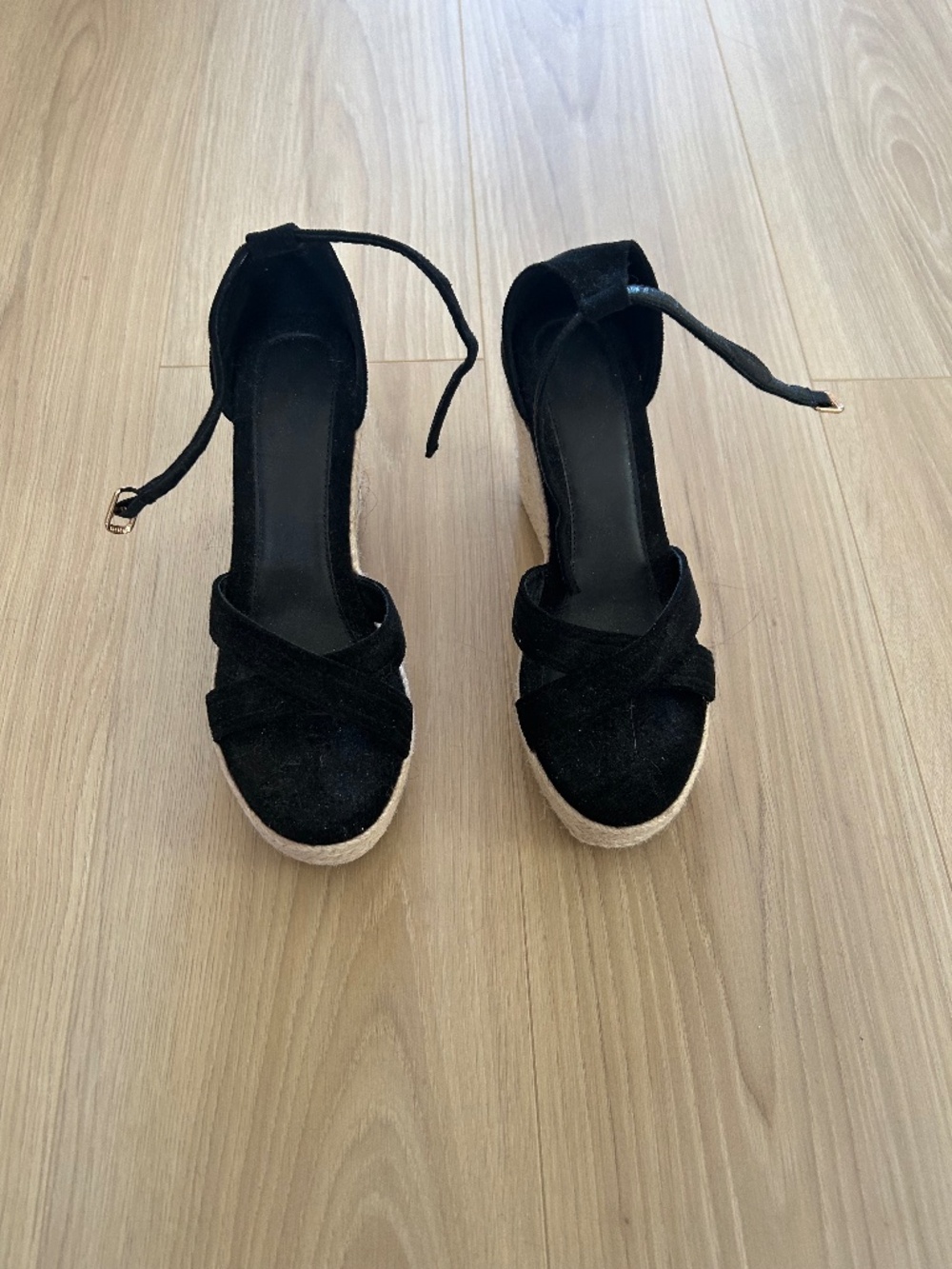 Lucky brand sandals - never worn